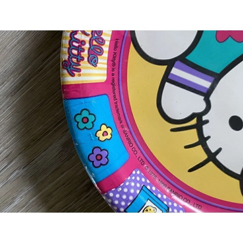 Vintage 1999 Hello Kitty Paper Plates - 8 Ct -6 3/4